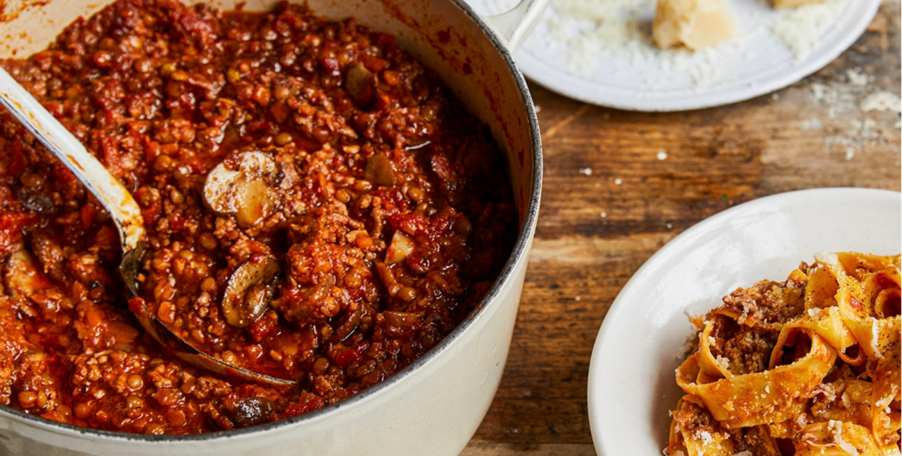 Jamie's BatchItUp Family Bolognese with Lean Beef And Pork, Lentils